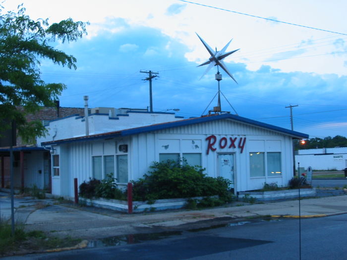 Roxys Hamburgers - 2002 Photo Cleveland Ave Location (newer photo)